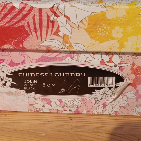 NIB Chinese Laundry black velvet gold heels 8 vintage-style buckle Jolin - Picture 10 of 10